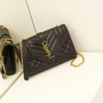 Bolsas . Bolsa Saint Laurent Envelope — Desapeguei foto 2