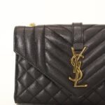 Bolsas . Bolsa Saint Laurent Envelope — Desapeguei foto 5